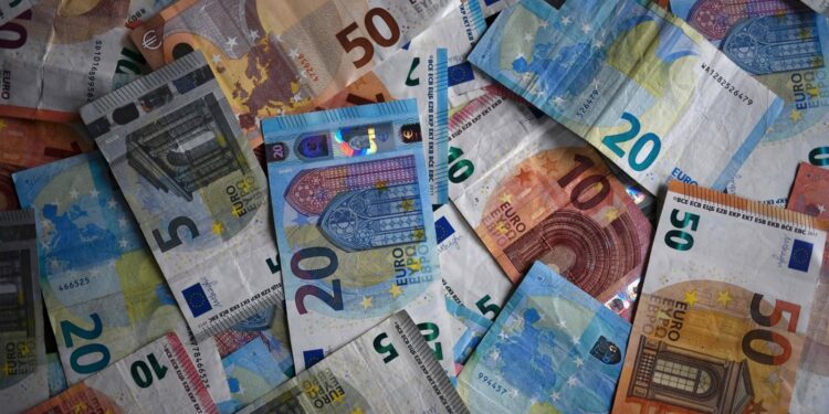 سعر العملة الأوروبية اليورو أمام الجنيه المصري 1 سعر العملة الأوروبية اليورو أمام الجنيه المصري