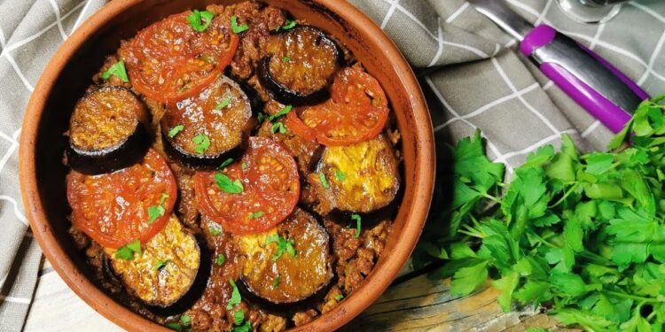 طريقة عمل صينية باذنجان بالفرن باللحمة المفرومة مثل المطاعم 1 طريقة عمل صينية باذنجان بالفرن