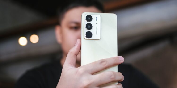 Realme C75 يقتحم سوق الهواتف الاقتصادية بمواصفات قوية وسعر مغرٍ 1 Realme C75 يقتحم سوق الهواتف الاقتصادية بمواصفات قوية وسعر مغرٍ