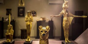 روما تستقبل عشاق التاريخ المصري في معرض "كنوز الفراعنة" منذ يومه الأول 3 روما تستقبل عشاق التاريخ المصري في معرض "كنوز الفراعنة" منذ يومه الأول
