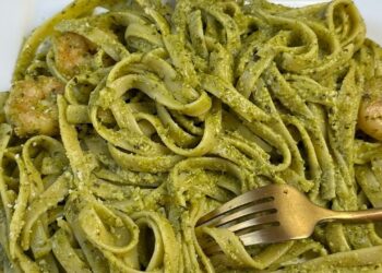 طريقة المكرونة بالبيستو والجمبري في دقائق