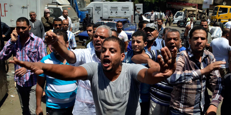 الحكومة تستبق قرار رفع أسعار الوقود بخطة لمنع موجة غلاء جديدة 1 الحكومة تستبق قرار رفع أسعار الوقود بخطة لمنع موجة غلاء جديدة