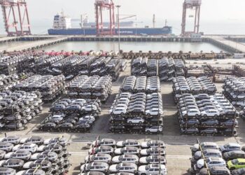 تراجع أسعار السيارات يهز الثقة بالسوق المصري والوكلاء في دائرة الاتهام