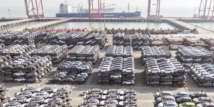تراجع أسعار السيارات يهز الثقة بالسوق المصري والوكلاء في دائرة الاتهام