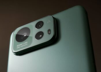 Asus Zenfone 12 Ultra هاتف رائد يجمع بين الأداء القوي والفخامة