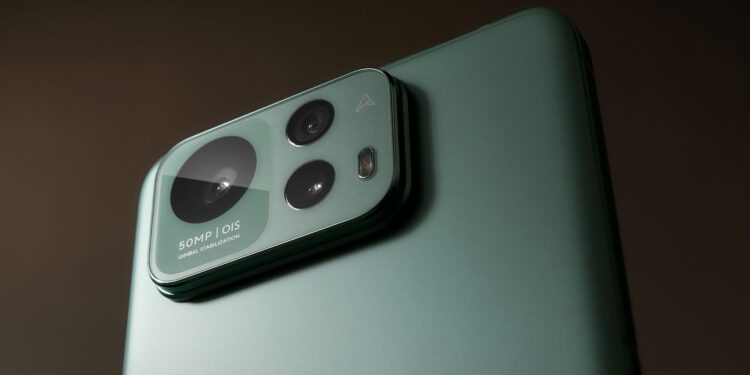 Asus Zenfone 12 Ultra هاتف رائد يجمع بين الأداء القوي والفخامة 1 Asus Zenfone 12 Ultra هاتف رائد يجمع بين الأداء القوي والفخامة