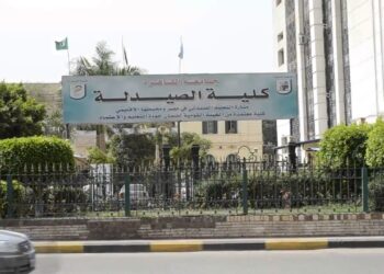 أزمة تأخر إعلان التكليف تعيق فرص العمل والسفر للخارج لخريجي طب الأسنان