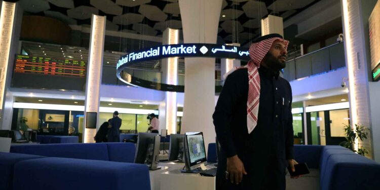 سوق دبي المالي بأكتوبر.. تداولات نشطة وصافي استثمار أجنبي يسجل تراجعًا بـ836 مليون درهم