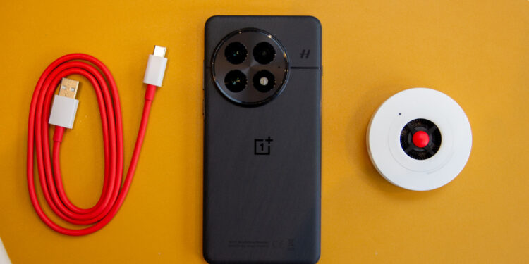 OnePlus 13 2025: دمج الأداء القوي مع التصميم العصري في هاتف فلاجشيب 1 OnePlus 13