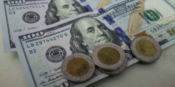 الدولار أمام الجنيه مع بداية تعاملات اليوم الاثنين 15 ديسمبر 2025