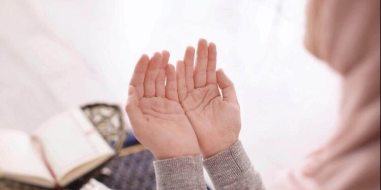 دعاء أول ليلة من رجب وأحكام الاحتفال بالشهر المبارك