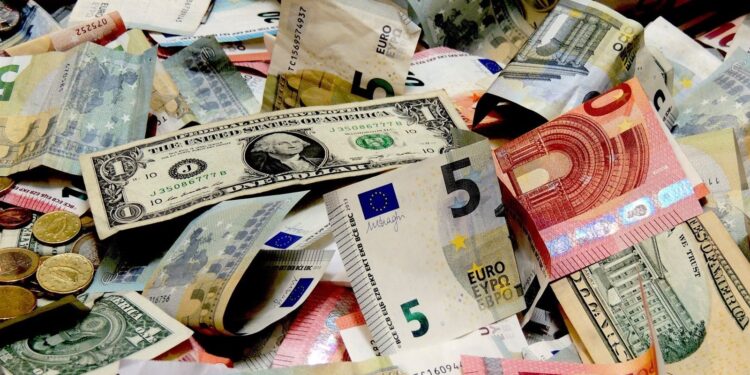 سعر العملات العربية والأجنبية اليوم الأربعاء 17 ديسمبر 2025 داخل البنوك