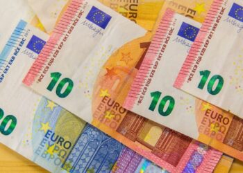 سعر اليورو مقابل الجنيه المصري اليوم الاثنين 8 ديسمبر 2025 في البنوك