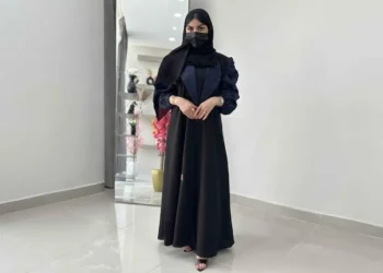 عبايات سوروزيه: فخامة التصميم وأناقة التفاصيل لعاشقات التميز 6 عبايات سوروزيه