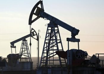 أسعار النفط تهبط بعد إعلان ترامب عن استيراد نفط فنزويلا 3 أسعار النفط تهبط بعد إعلان ترامب عن استيراد نفط فنزويلا