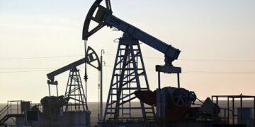 أسعار النفط تهبط بعد إعلان ترامب عن استيراد نفط فنزويلا