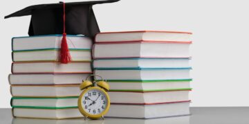 عمل بحوث جامعية في الإمارات