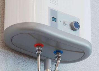 الدليل الشامل: ماذا تفعل عندما تكتشف أن سخان الماء يسرب ماء؟ الأسباب، المخاطر، والحلول الجذرية 🚿⚡ 2 سخان الماء يسرب ماء