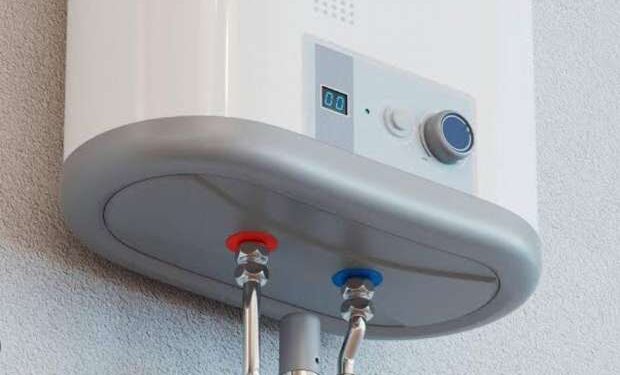 سخان الماء يسرب ماء